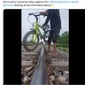 YouTubeの再生回数を稼ぐため線路に侵入　自転車やガスボンベを置いて撮影した男が逮捕（印）