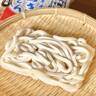 レンチンして混ぜるだけ。【テーブルマーク公式】の「冷凍うどん」の食べ方がウマいよ