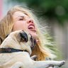 犬が人の『顔を舐める』心理5選　やめさせなくて大丈夫？しつこくしてくるときの対処法まで