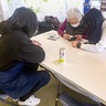 菅田地区センター　高校生の”先生”が悩み解決　スマホ教室で高齢者を支援