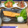 焼魚におばんざい4種が付いて栄養満点♪姉妹で営む元町『くらすと』のランチ