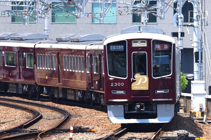 阪急京都線の座席指定サービス『PRiVACE』拡大へ 2300系を2編成