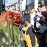 矢向地区　無病息災願い、獅子舞巡る　地元の鳳友会が主催