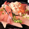 食事ができる富山の鮮魚店【魚丸鮮魚店】豪華7種盛りの海鮮丼に絶品漁師汁！手作り・無添加の惣菜も