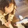 一緒に育ってきた女の子と犬→まるで『本当の姉妹』のようで…強い絆が感じられる尊い光景が13万再生「愛が大きい」「可愛すぎる」と大絶賛の声