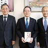 町政70周年祝い寄付　団地組合とコンポー（株）