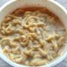 ギトギト油で“排水管を汚さない”カップ麺の汁の捨て方→「粉を入れるの？」「アウトドアでも使えそう」