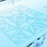 大雪原に描かれる圧巻の"スノーアート"。1日限りの絶景を楽しめる『スノーアートヴィレッジなかさつない2024』が帯広から車で30分の中札内村で開催