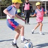 サッカーで運動能力向上　木之花保育園の年長児