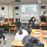 断熱や窓の大切さ学ぶ　ナイス（株）が児童に特別授業