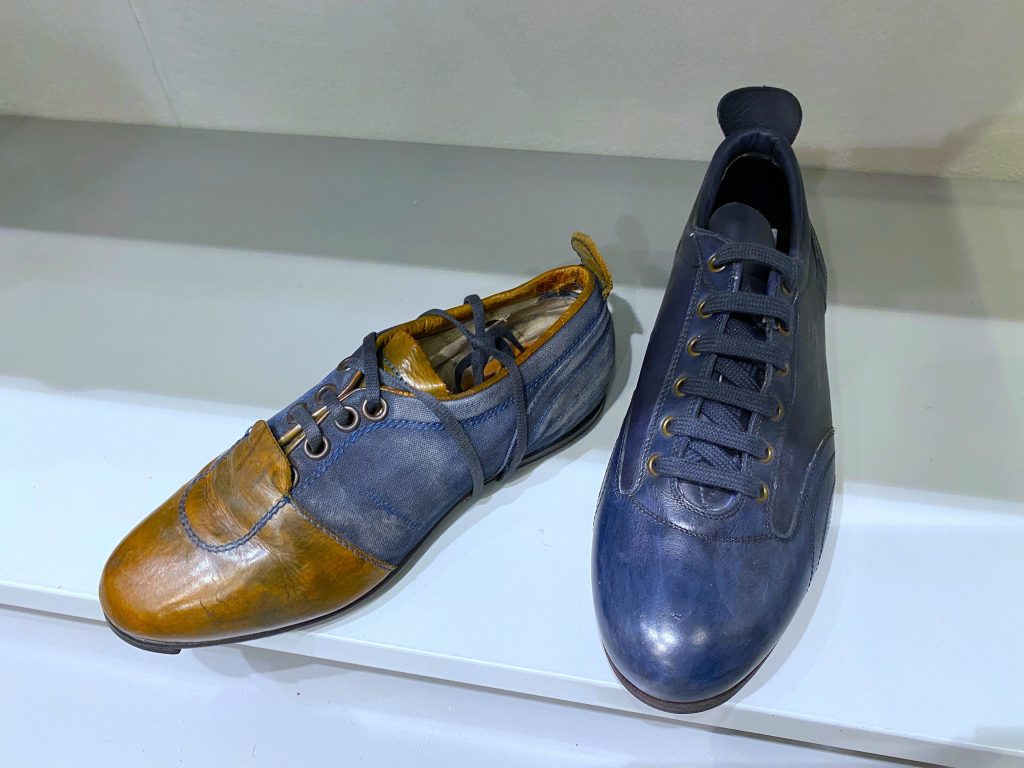 金のスリッパ」という名のスニーカー：大矢麻里＆アキオの毎日が