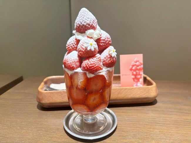 限定30食で整理券必須！約1パックのあまおういちごを使用「贅沢