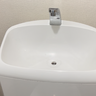 トイレの「手洗いボウル」についた“黒ずみ汚れ”をスルスル落とす方法【知って得する掃除術】