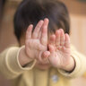 子どもの性被害「逃げられなくても、あなたは悪くない」小児科医が解説　心と体を守る【おうち性教育】