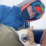 男の子がスキー場で『犬と一緒にゴンドラに乗った』結果…まさかの『仲良しすぎる眠り姿』が344万再生「可愛すぎる」「顔もそっくりｗ」と悶絶