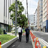 「磯上公園」横の歩道で、じゃまだった電柱がちょっと移動してる。歩きやすく広々スペースに