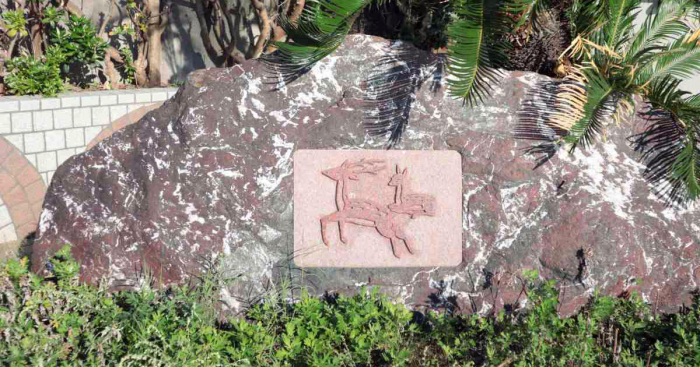 明石”の由来ここにあり！林崎松江海水浴場にある「赤石の碑」を見てき