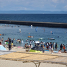 泳ぎながら明石海峡大橋の眺めを堪能できる♡　『アジュール舞子海水浴場』が7月11日に海開き　神戸市