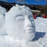 雪山に突如現れた巨大な仏像の頭に騒然……仏師が雪像を彫った結果がすごすぎた
