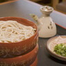 松江城近くの老舗出雲そば店。毎日挽きたて、打ちたての香り、コシ、味わい三拍子揃った逸品｜松江市
