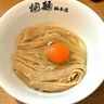 タレと卵がしっかりと絡んだ平打ち麺！淀川区にある『中華そば
