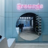 フットウェアブランド「グラウンズ（grounds）」3号店が裏原宿エリアにオープン！地下プールをイメージ