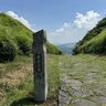 【阿蘇】歴史の道　「豊後街道　二重峠石畳」を歩いて絶景と昔の人々のエネルギーを見る散歩道～「豊後街道　二重峠石畳」と「牛王の水」～