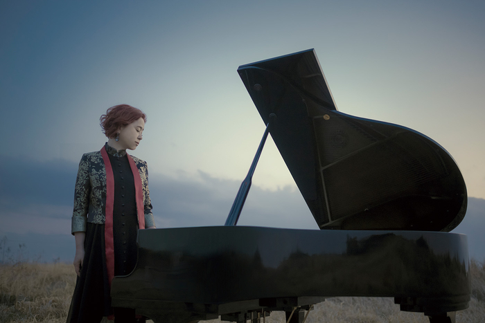 梶浦由記、全国ツアー開始と同時にFictionJunctionの新曲「black
