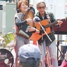 名曲ライブでにぎわい　鶴見銀座商店街「つるぎん」