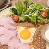 元町の隠れ家的カフェ『アンジー』で味わうフランス仕込みの本格“ガレット”ランチ