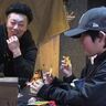 駄菓子並ぶバーが子どもの居場所に…支払いは“松ぼっくり”切り盛りする5兄弟の思い