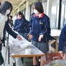 相洋高校　具だくさん豚汁に感謝込め　５年ぶり、卒業生を送別