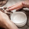犬に人間用のハンドクリームは使えるの？注意すべきポイントからケアの必要性まで