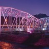 愛川町　平山橋、春色におめかし　４月６日までLED点灯