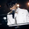 佐藤健、約6年ぶりの単独イベントで1万2千人のファンが歓喜、ピアノ弾き語りを含むステージのオフィシャルレポート到着