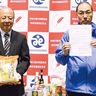 こども食堂に｢届け｣　阪急から社協にＦＤ（フードドライブ）品