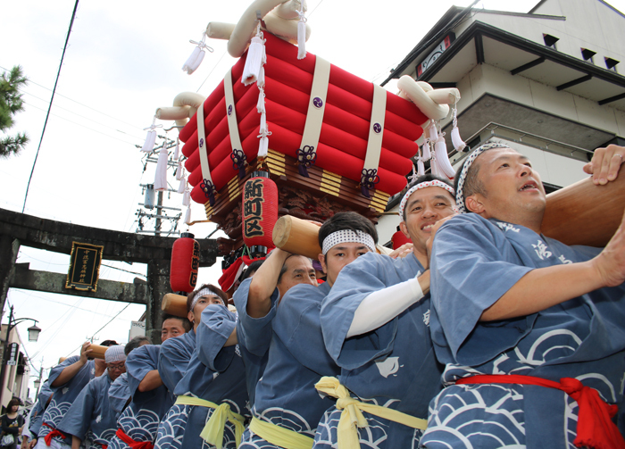 名張秋祭り、700人練り歩く 太鼓台や初の女性みこし威勢よく - Yahoo! JAPAN