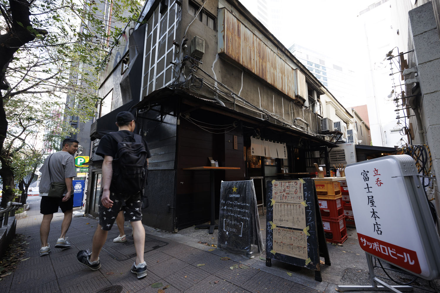 本物の 東京都内のおすすめ立ち飲み12店。コスパ最高！日本酒から アート+エンタメ