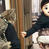 『猫アレルギーのお姉ちゃん』に抱っこしてもらいたい…甘え上手な猫の『まさかの行動』が55万再生「ほっこり」「いくらでも抱っこします」