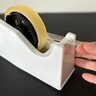知っておくと便利！「透明テープ」に指紋がつかないワザ→ラッピングの仕上がりもキレイ！