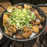 伝説のすた丼屋の新メニュー『濃厚ブラックW牛焼肉丼』を肉2倍の