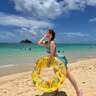 尻無浜冴美、ハワイの海で撮影した水着姿を公開「過去一晴れた！」