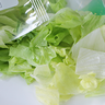 いろいろな野菜を一から揃えるのは大変！スーパーやコンビニで種類が増えてきた「カット野菜」の便利な使い方とは？【70歳からおいしく栄養がとれる食事のくふう】
