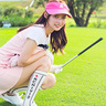 【写真特集】あのん、ピンクのミニスカゴルフウェアからスラリと美脚披露＜PLATINUM