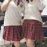 森口博子、松本明子との制服姿の2ショットを公開「似合いますね」「ナウい」の声