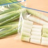 ［ネギの冷凍］切り分けで1カ月保存！刻みが塊にならない方法も