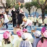 スポーツ選手が餅つき　あざみ野白ゆり幼稚園
