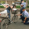交通関係団体　自転車マナー向上に　警察署前で啓発