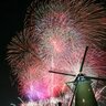 広大な印旛沼の上空にダイナミックな花火！「市制70周年