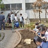 「50年の想いを次の世代に」　作の口小　児童がアジサイを植樹